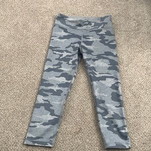 Athleta girl printed chit chat capris